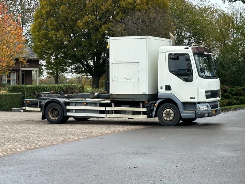 DAF LF 45 180!! HAAKARM/CONTAINER!!MOBILE WORKSHOP!! - Camion ampliroll: photos 3 DAF LF 45 180!! HAAKARM/CONTAINER!!MOBILE WORKSHOP!! - Camion ampliroll: photos 3