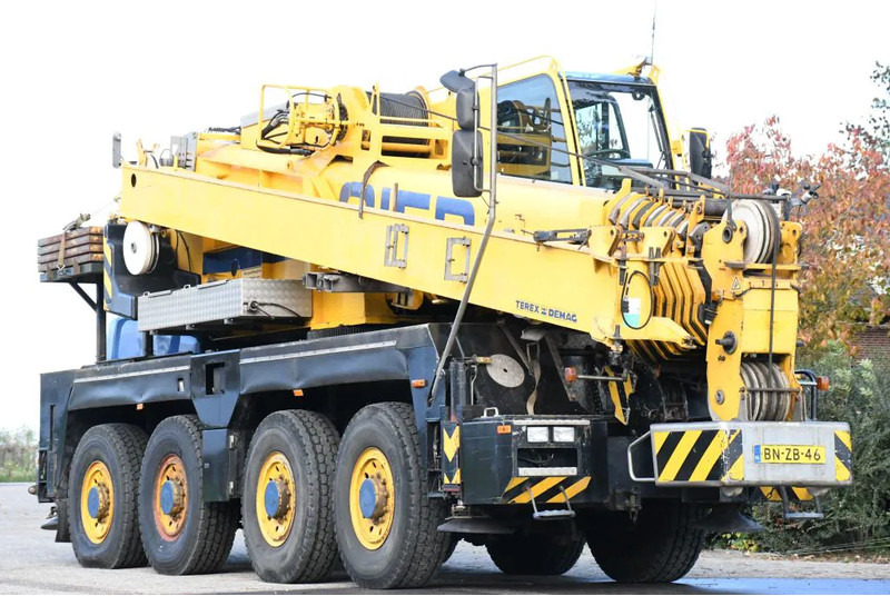 Demag AC60 CITY CLASS! Double cab!!8X8!! - Grue mobile: photos 1 Demag AC60 CITY CLASS! Double cab!!8X8!! - Grue mobile: photos 1