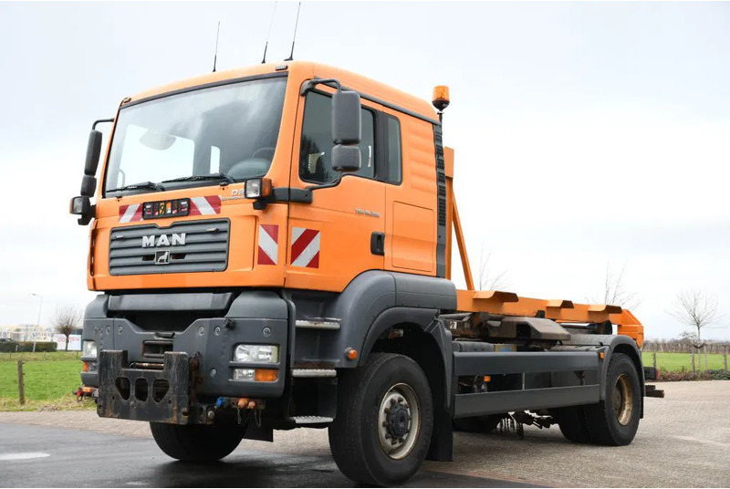 MAN TGA 18.350 4X4 BL HAAKARM/HOOKLIFT/ABROLLER!!KOMMUNAL!! - Camion ampliroll: photos 3 MAN TGA 18.350 4X4 BL HAAKARM/HOOKLIFT/ABROLLER!!KOMMUNAL!! - Camion ampliroll: photos 3