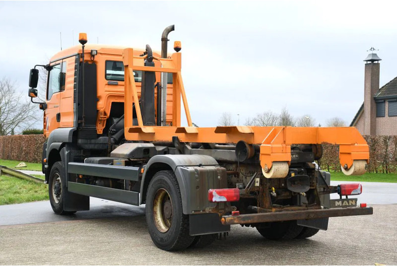 MAN TGA 18.350 4X4 BL HAAKARM/HOOKLIFT/ABROLLER!!KOMMUNAL!! - Camion ampliroll: photos 4 MAN TGA 18.350 4X4 BL HAAKARM/HOOKLIFT/ABROLLER!!KOMMUNAL!! - Camion ampliroll: photos 4