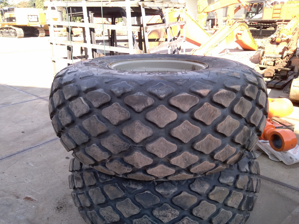 Bomag 23.1-26 3R. TR387 - - Roue complète pour Engins de chantier: photos 1 Bomag 23.1-26 3R. TR387 - - Roue complète pour Engins de chantier: photos 1