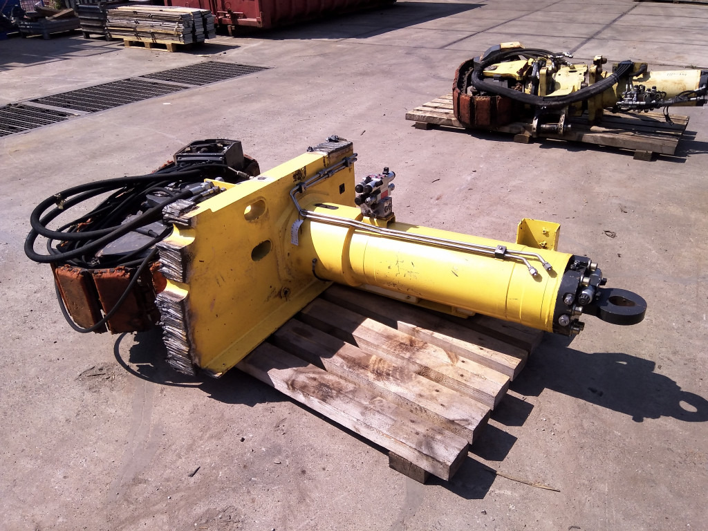 Bomag BM1200-35 - - Pièces de train de roulement pour Engins de chantier: photos 2 Bomag BM1200-35 - - Pièces de train de roulement pour Engins de chantier: photos 2