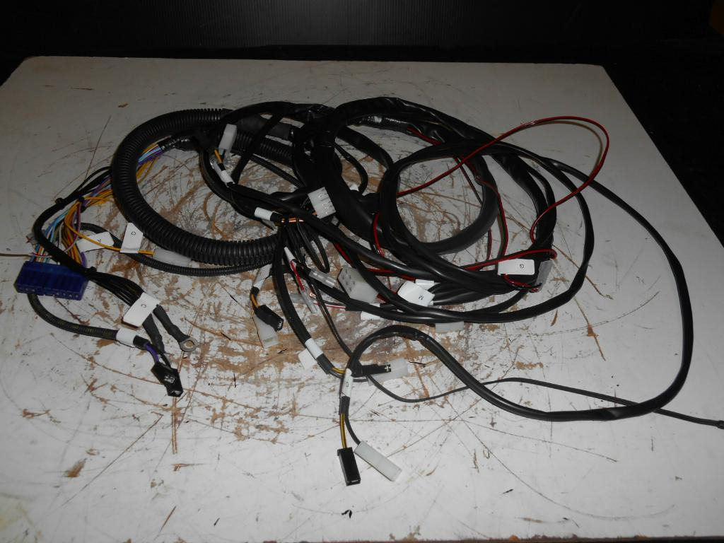 Case 76046127 - - Câble/ Fil pour Engins de chantier: photos 2 Case 76046127 - - Câble/ Fil pour Engins de chantier: photos 2