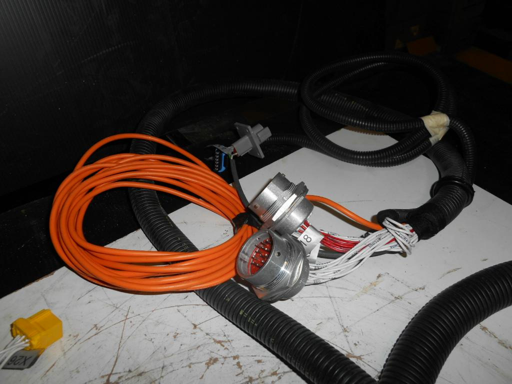 Case 76077923 - - Câble/ Fil pour Engins de chantier: photos 3 Case 76077923 - - Câble/ Fil pour Engins de chantier: photos 3