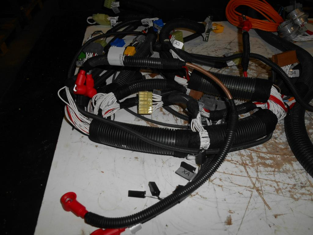 Case 76077923 - - Câble/ Fil pour Engins de chantier: photos 4 Case 76077923 - - Câble/ Fil pour Engins de chantier: photos 4