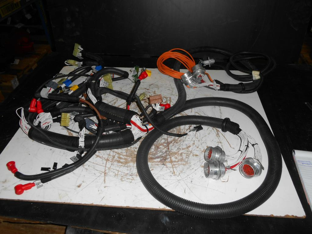 Case 76077923 - - Câble/ Fil pour Engins de chantier: photos 1 Case 76077923 - - Câble/ Fil pour Engins de chantier: photos 1