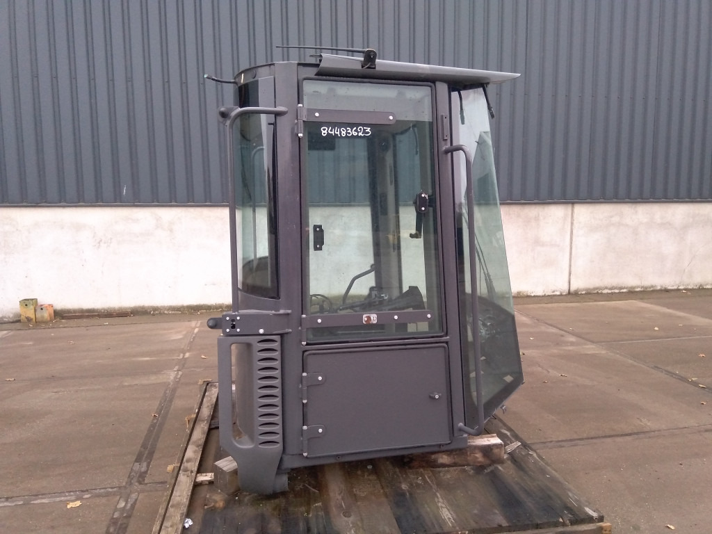 Case 84483623 - 84338702 - Cabine pour Engins de chantier: photos 2 Case 84483623 - 84338702 - Cabine pour Engins de chantier: photos 2