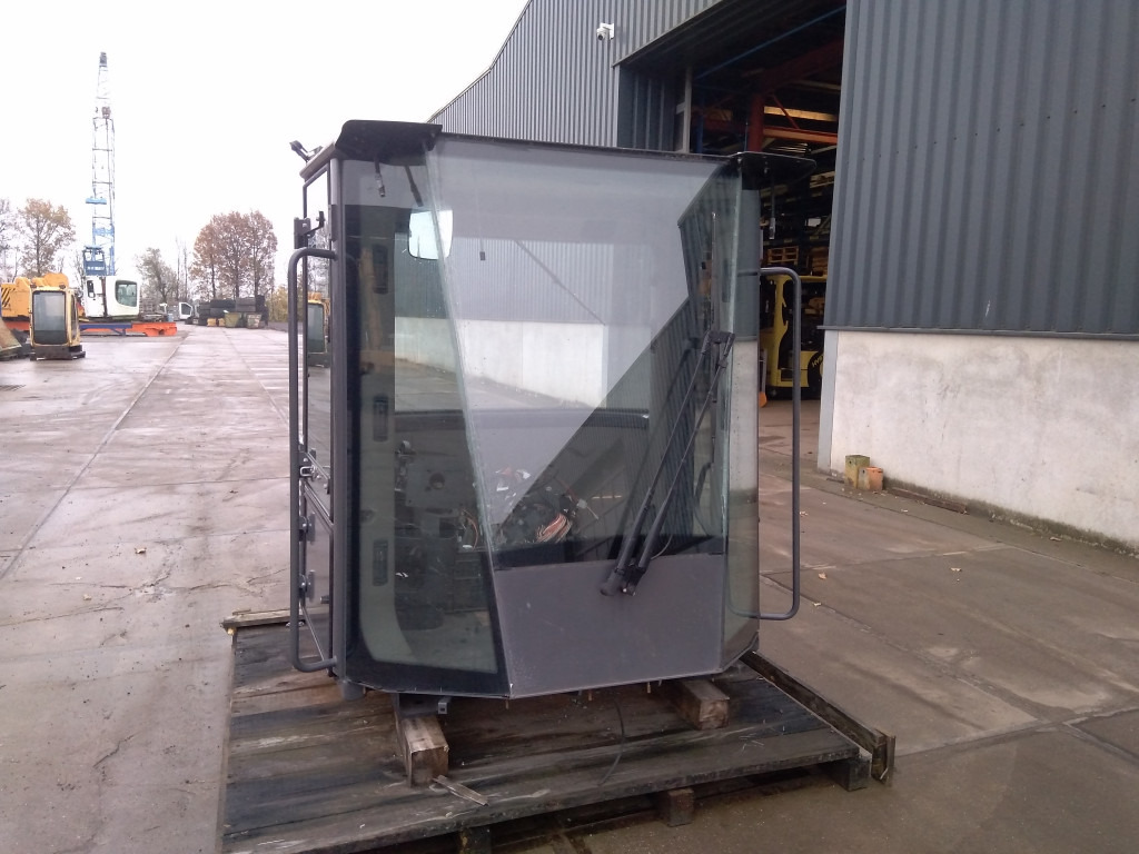 Case 84483623 - 84338702 - Cabine pour Engins de chantier: photos 1 Case 84483623 - 84338702 - Cabine pour Engins de chantier: photos 1