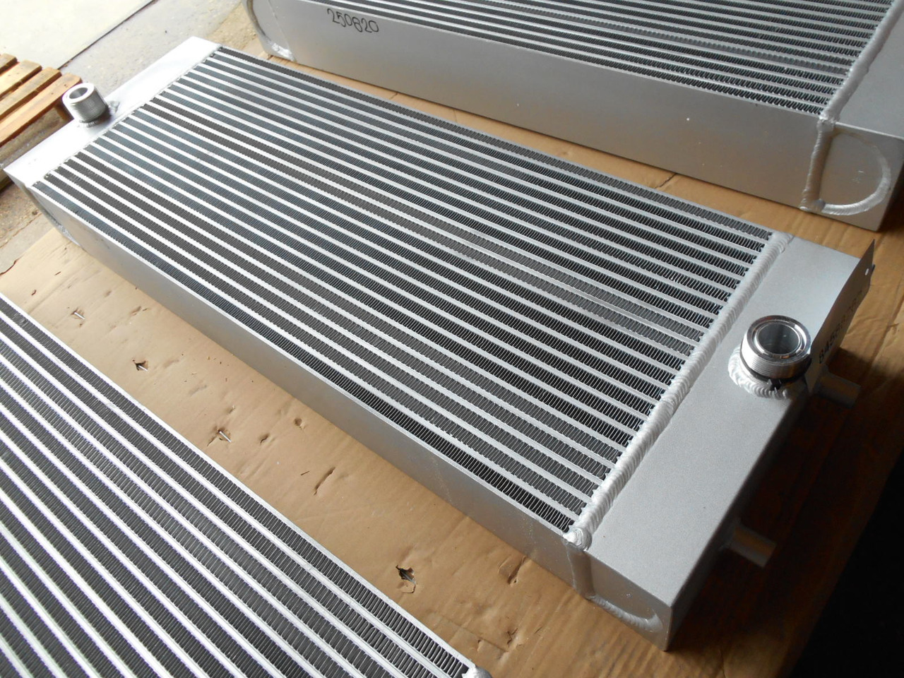 Case 84588262 - 84481437 - Radiateur d'huile pour Engins de chantier: photos 1 Case 84588262 - 84481437 - Radiateur d'huile pour Engins de chantier: photos 1