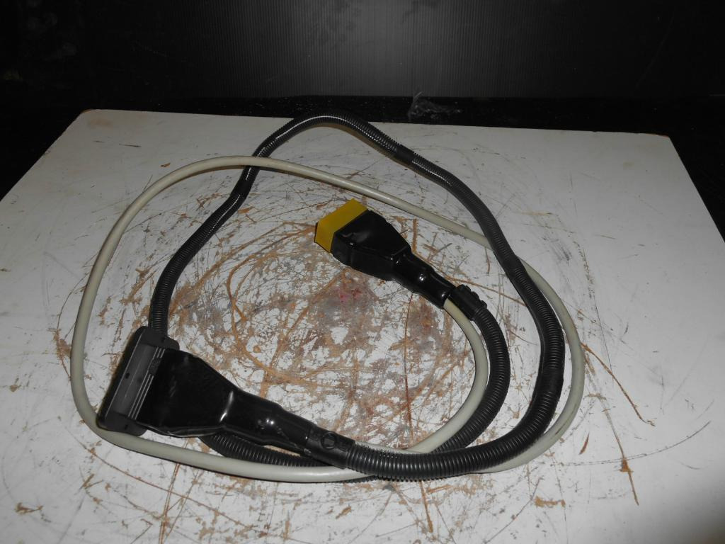 Case 8916899 - - Câble/ Fil pour Engins de chantier: photos 1 Case 8916899 - - Câble/ Fil pour Engins de chantier: photos 1