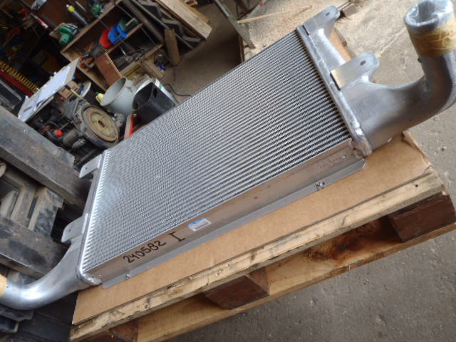 Case LL00083 - Intercooler pour Engins de chantier: photos 2 Case LL00083 - Intercooler pour Engins de chantier: photos 2