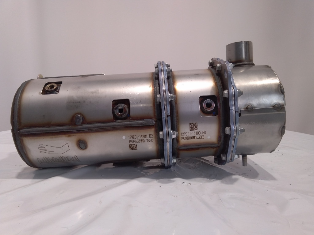 Case VV129E3016070 - 51548088 - AdBlue réservoir pour Machine agricole: photos 1 Case VV129E3016070 - 51548088 - AdBlue réservoir pour Machine agricole: photos 1