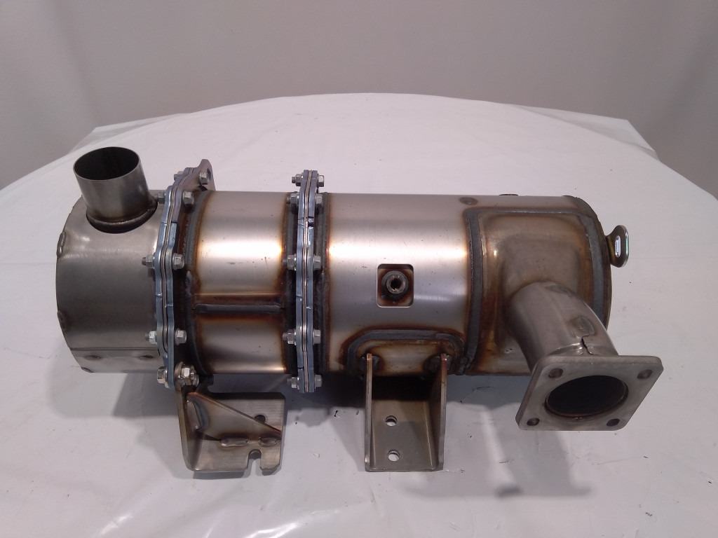 Case VV129E3016070 - 51548088 - AdBlue réservoir pour Machine agricole: photos 3 Case VV129E3016070 - 51548088 - AdBlue réservoir pour Machine agricole: photos 3