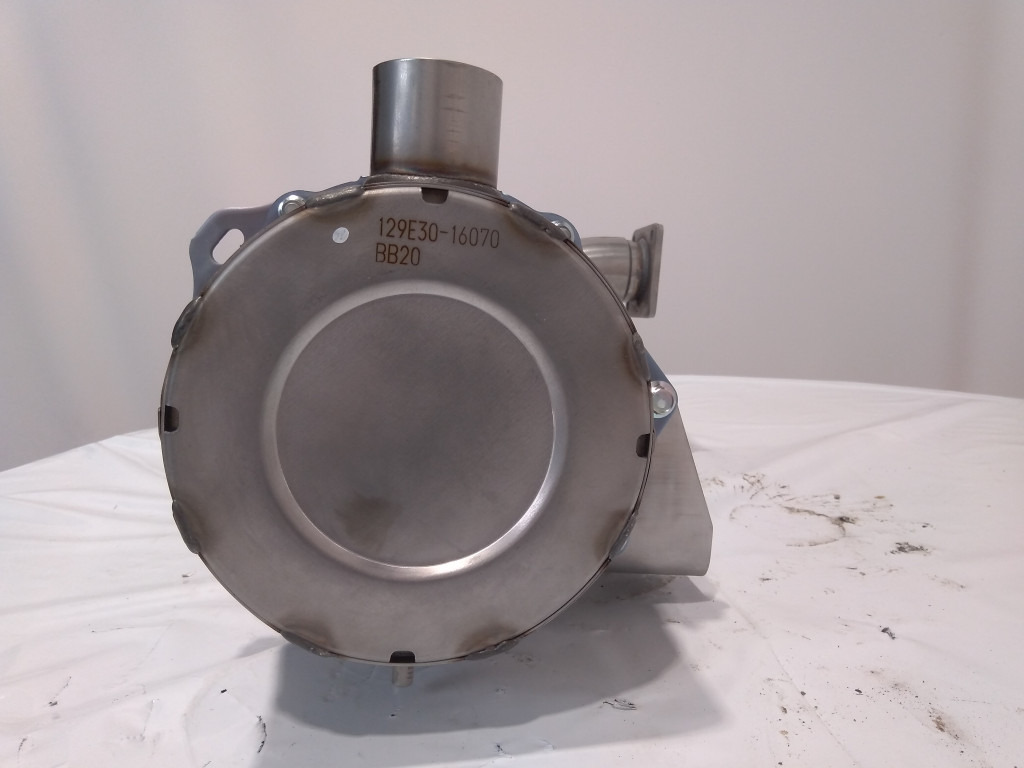 Case VV129E3016070 - 51548088 - AdBlue réservoir pour Machine agricole: photos 2 Case VV129E3016070 - 51548088 - AdBlue réservoir pour Machine agricole: photos 2