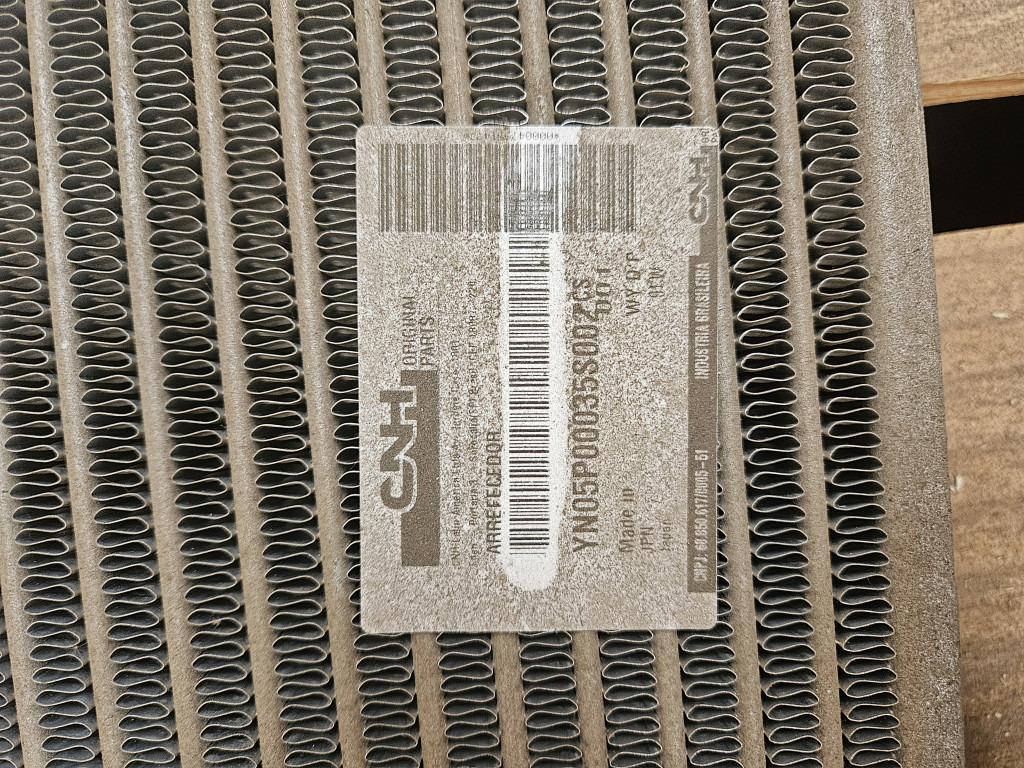 Case YN05P00035S002 - Radiateur d'huile pour Engins de chantier: photos 2 Case YN05P00035S002 - Radiateur d'huile pour Engins de chantier: photos 2