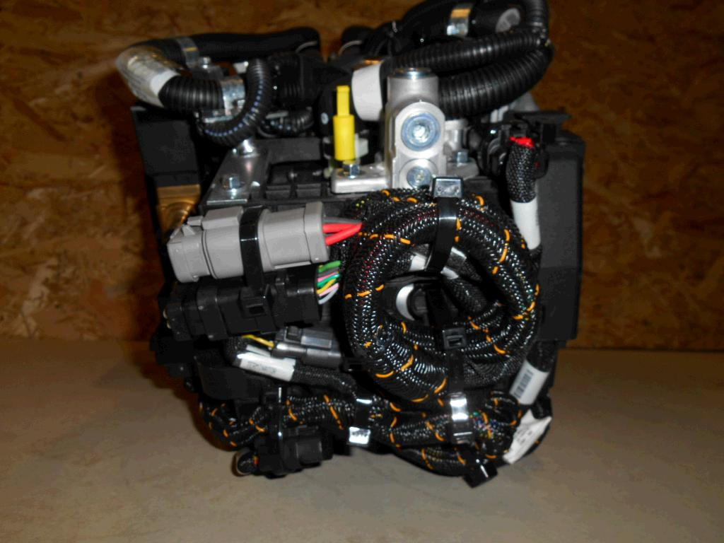 Caterpillar 3735563 - AdBlue réservoir pour Engins de chantier: photos 2 Caterpillar 3735563 - AdBlue réservoir pour Engins de chantier: photos 2