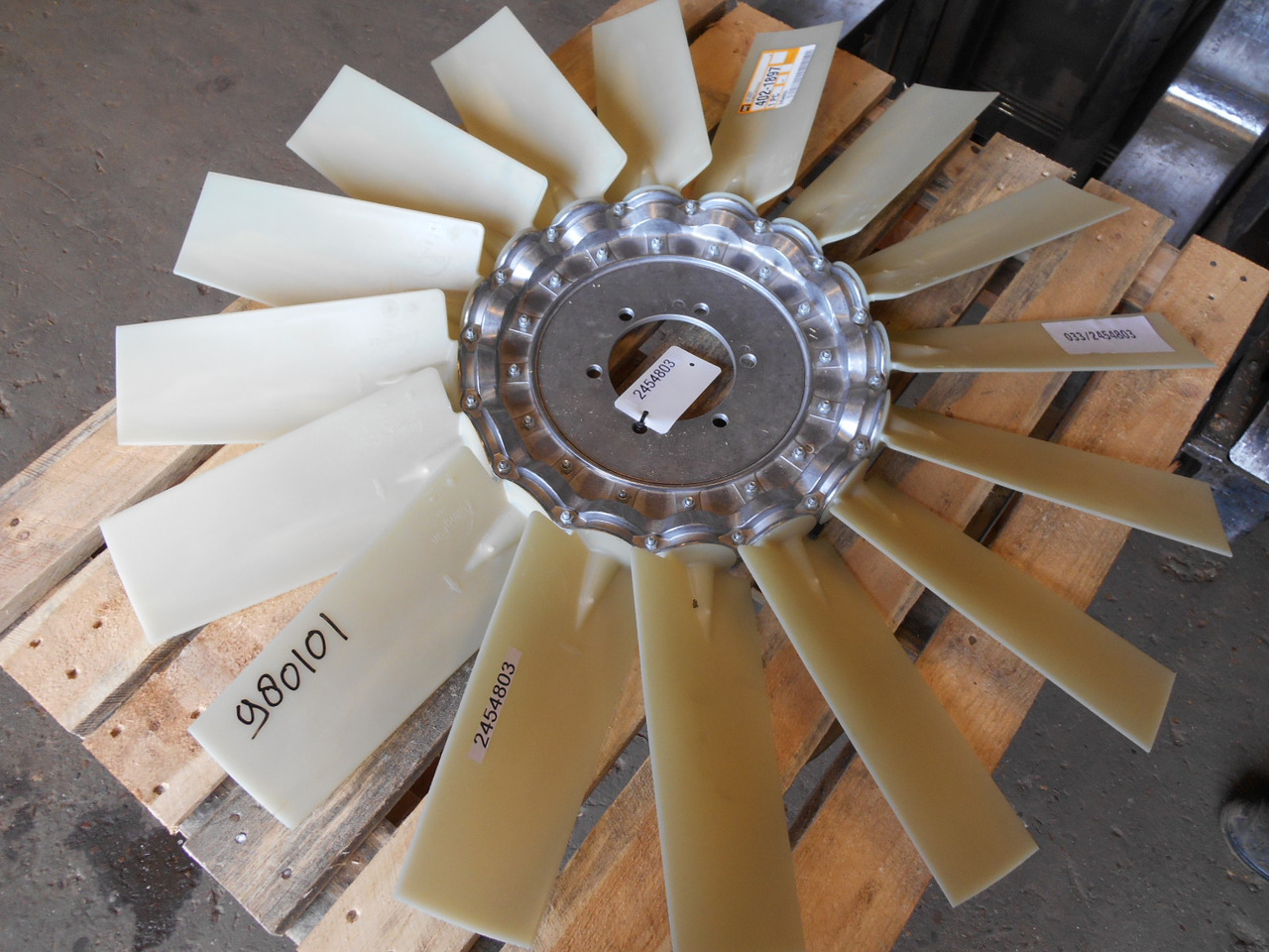 Caterpillar 4021897 - - Ventilateur pour Engins de chantier: photos 1 Caterpillar 4021897 - - Ventilateur pour Engins de chantier: photos 1