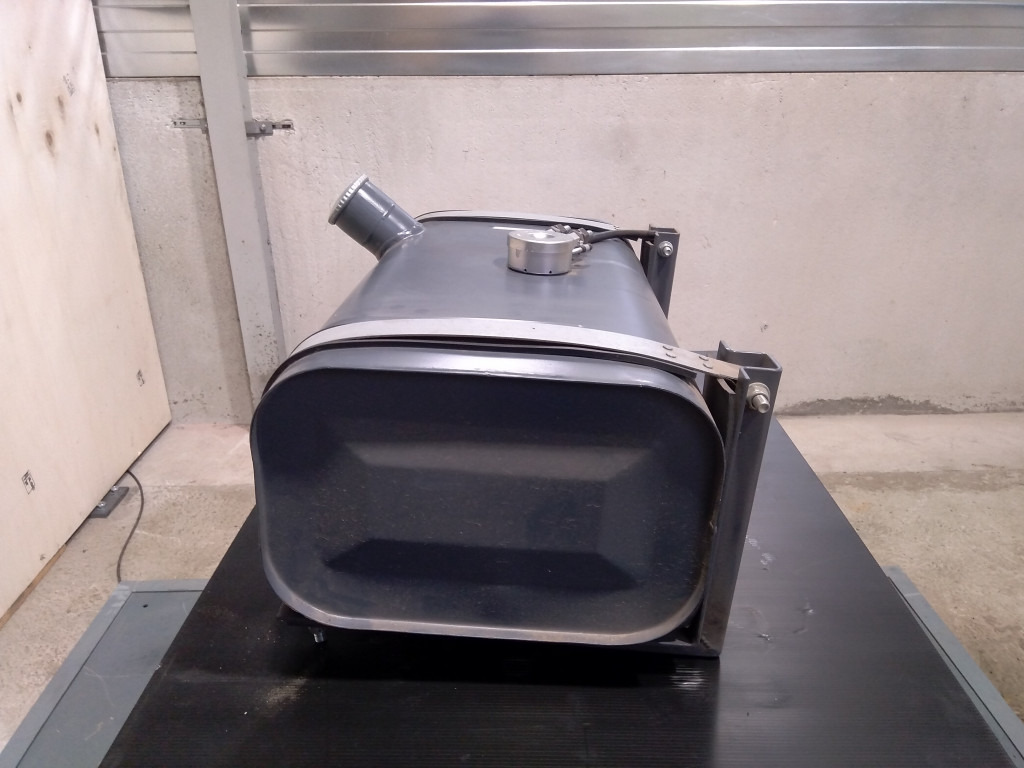 Deutz Standard - - Réservoir de carburant pour Engins de chantier: photos 2 Deutz Standard - - Réservoir de carburant pour Engins de chantier: photos 2