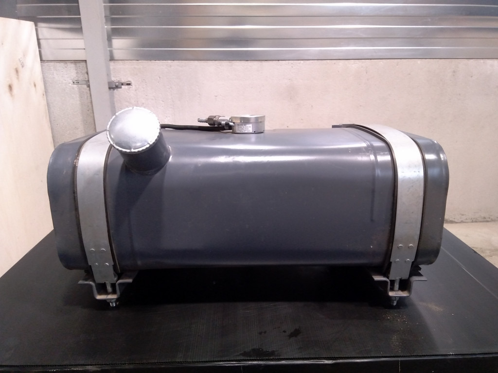 Deutz Standard - - Réservoir de carburant pour Engins de chantier: photos 1 Deutz Standard - - Réservoir de carburant pour Engins de chantier: photos 1
