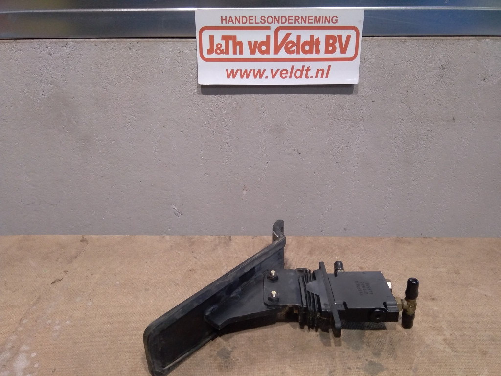 Hitachi 4465183 - - Pédale pour Engins de chantier: photos 4 Hitachi 4465183 - - Pédale pour Engins de chantier: photos 4