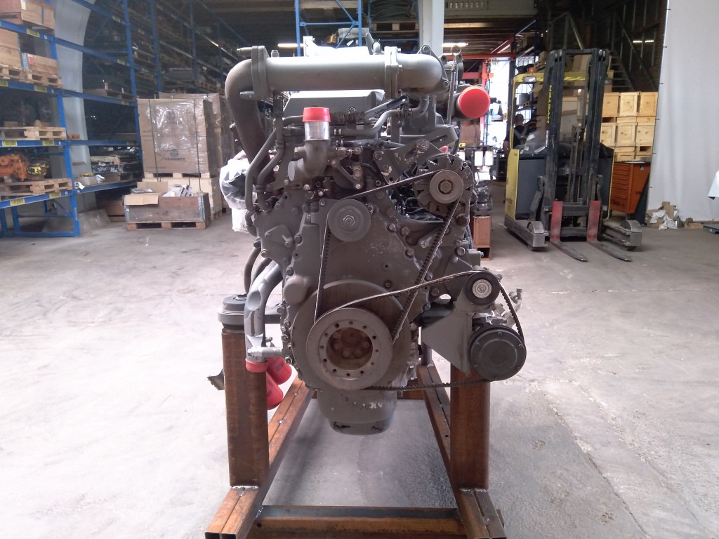Hitachi 4644223 - Moteur pour Engins de chantier: photos 2 Hitachi 4644223 - Moteur pour Engins de chantier: photos 2