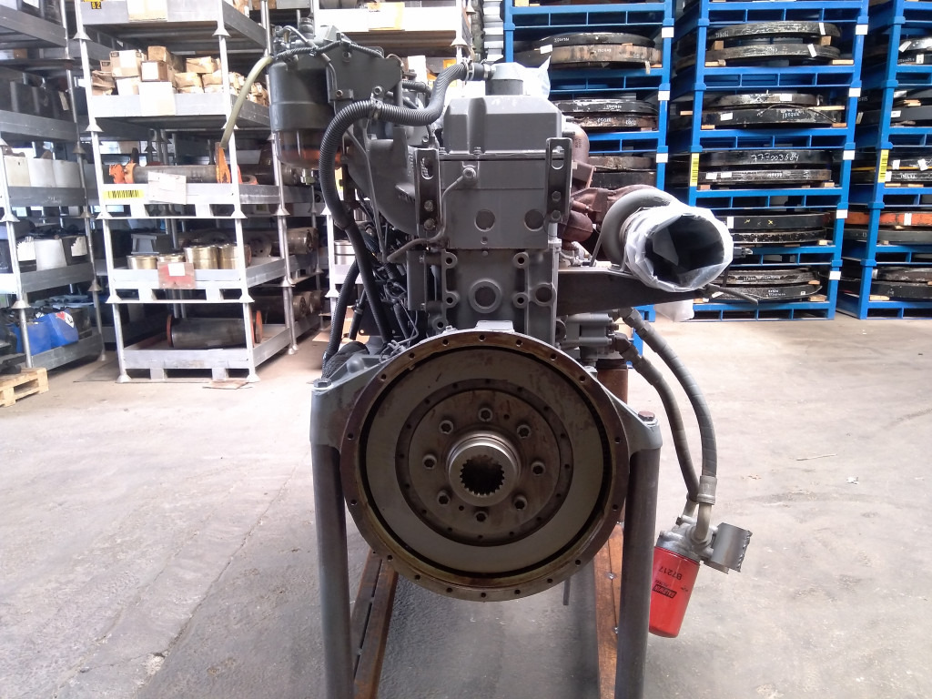 Hitachi 4644223 - Moteur pour Engins de chantier: photos 4 Hitachi 4644223 - Moteur pour Engins de chantier: photos 4