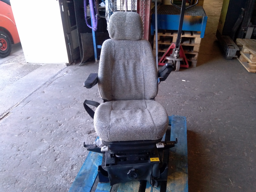 Hitachi EX750-5 - - Siège pour Engins de chantier: photos 1 Hitachi EX750-5 - - Siège pour Engins de chantier: photos 1