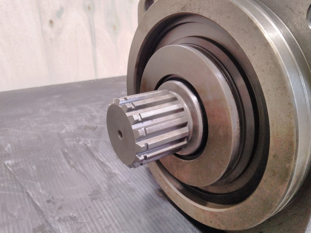 Hitachi HPV145 - 9260885 - Pompe hydraulique pour Engins de chantier: photos 3 Hitachi HPV145 - 9260885 - Pompe hydraulique pour Engins de chantier: photos 3