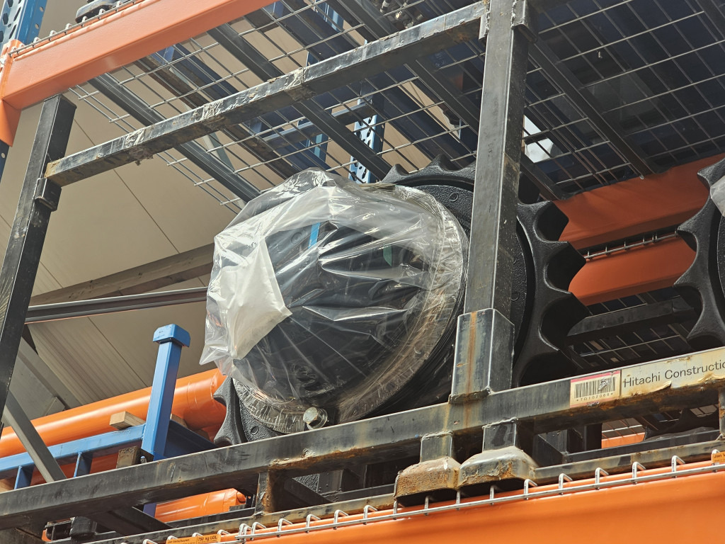 Hitachi YB60002138 - Moteur de translation pour Engins de chantier: photos 1 Hitachi YB60002138 - Moteur de translation pour Engins de chantier: photos 1