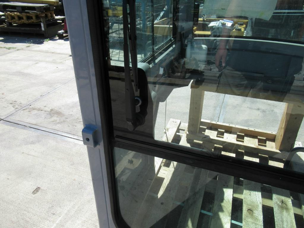 Kobelco LCMC-FK15 - 72271210 - Cabine pour Engins de chantier: photos 5 Kobelco LCMC-FK15 - 72271210 - Cabine pour Engins de chantier: photos 5