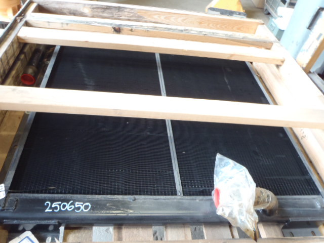 Kobelco SK200 - - Radiateur d'huile pour Engins de chantier: photos 1 Kobelco SK200 - - Radiateur d'huile pour Engins de chantier: photos 1