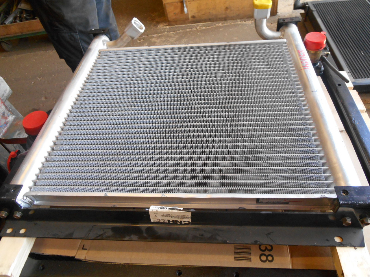 Kobelco YY05P00004S010 - - Radiateur d'huile pour Engins de chantier: photos 3 Kobelco YY05P00004S010 - - Radiateur d'huile pour Engins de chantier: photos 3