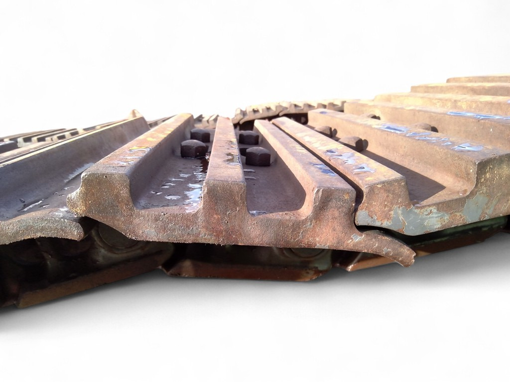 New Holland 1297259 - 1121938 - Pièces de train de roulement pour Engins de chantier: photos 1 New Holland 1297259 - 1121938 - Pièces de train de roulement pour Engins de chantier: photos 1