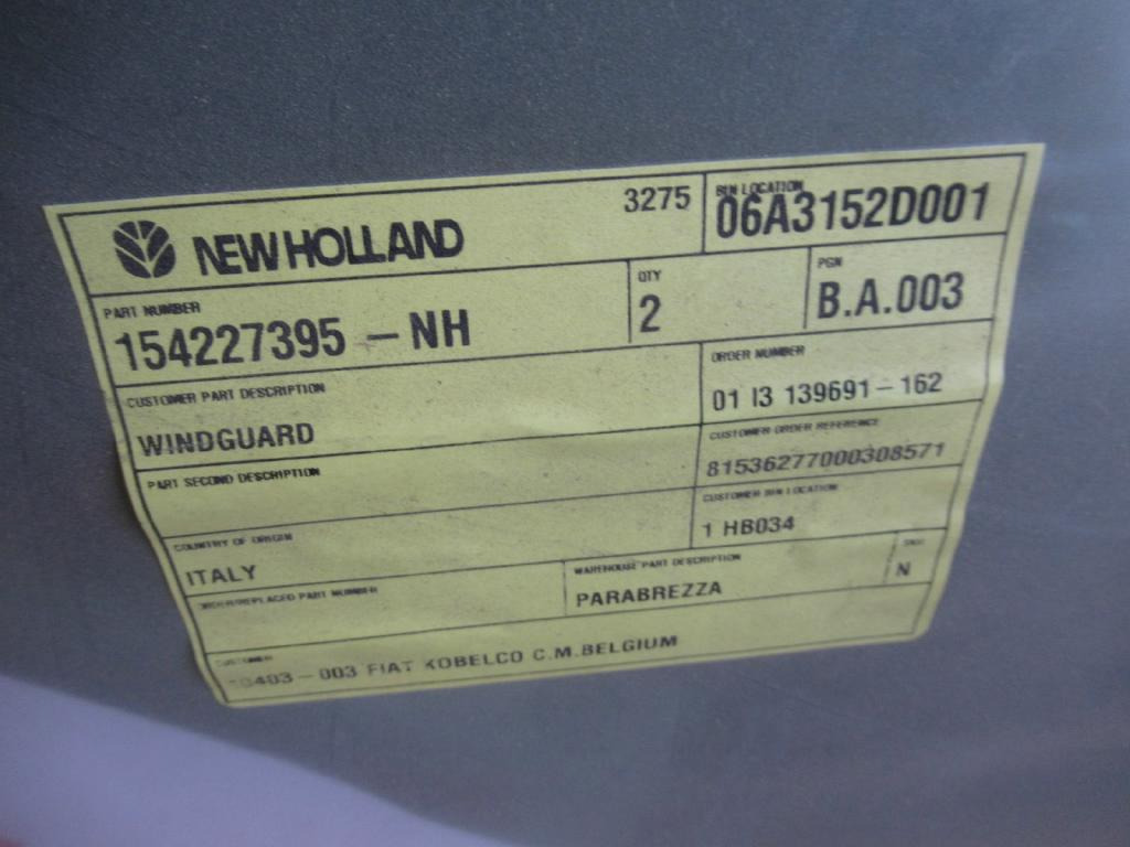 New Holland 154227395 - - Fenêtre et pièces pour Engins de chantier: photos 3 New Holland 154227395 - - Fenêtre et pièces pour Engins de chantier: photos 3