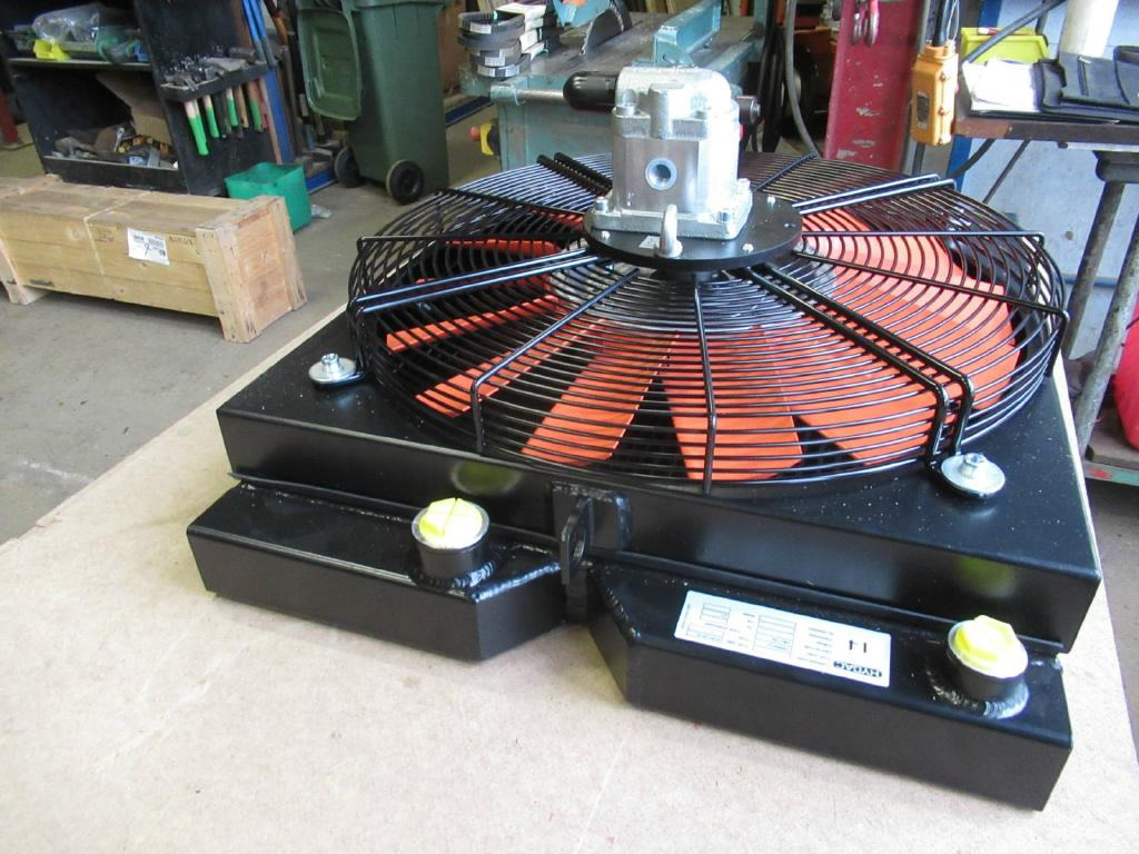 New Holland 6559577 - Radiateur pour Engins de chantier: photos 2 New Holland 6559577 - Radiateur pour Engins de chantier: photos 2