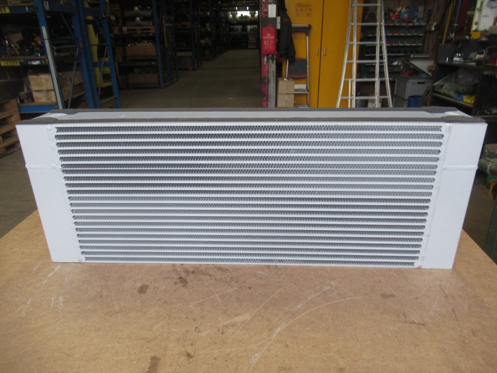 New Holland 6904525 - Radiateur d'huile pour Engins de chantier: photos 4 New Holland 6904525 - Radiateur d'huile pour Engins de chantier: photos 4