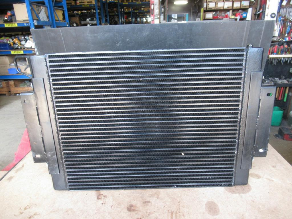 New Holland 76074377 - Radiateur d'huile pour Engins de chantier: photos 2 New Holland 76074377 - Radiateur d'huile pour Engins de chantier: photos 2