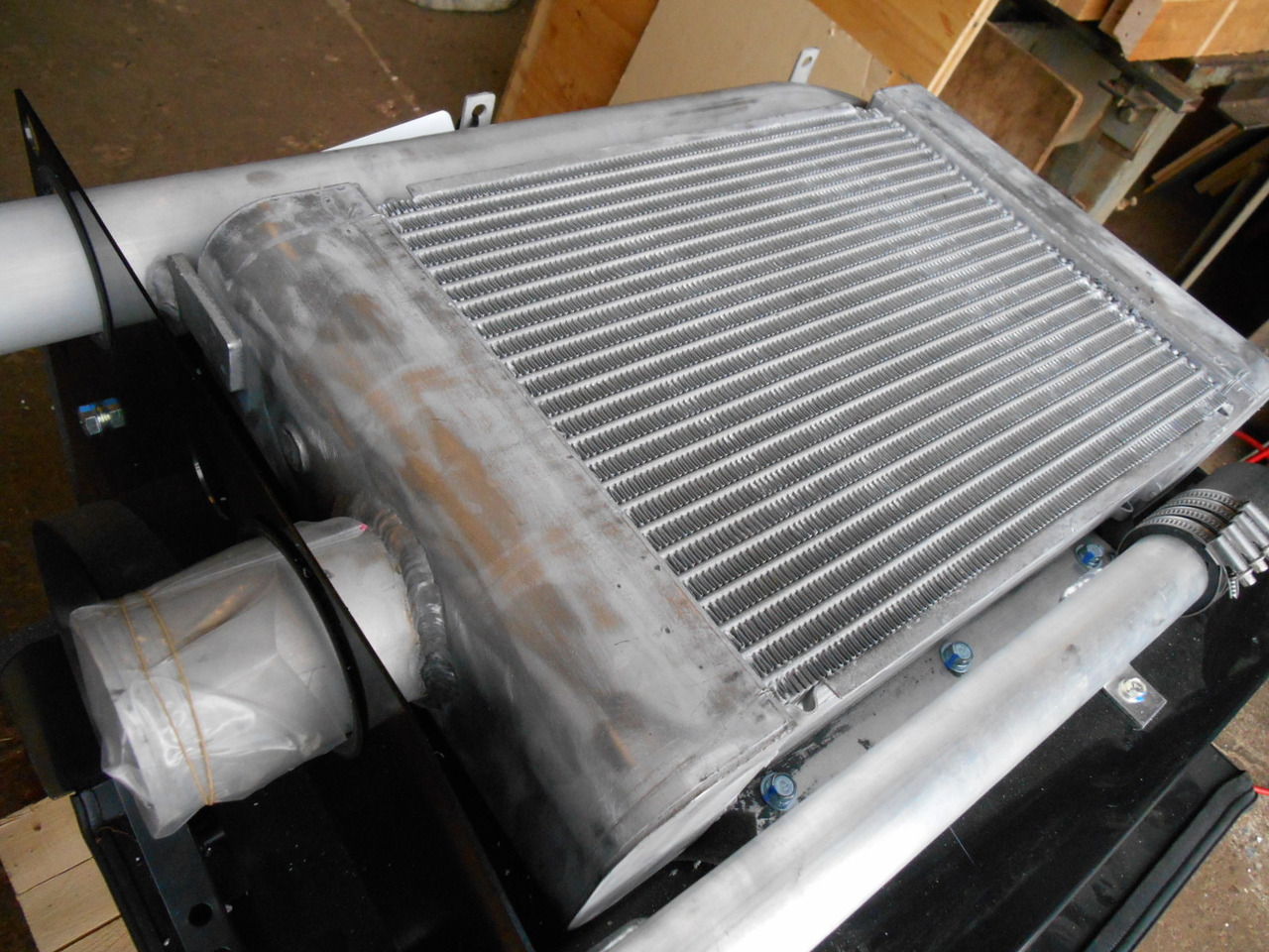 New Holland 84487933 - Intercooler pour Engins de chantier: photos 1 New Holland 84487933 - Intercooler pour Engins de chantier: photos 1