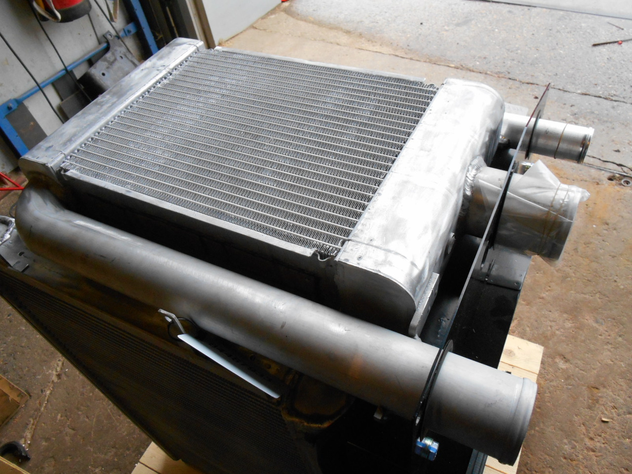 New Holland 84487933 - Intercooler pour Engins de chantier: photos 2 New Holland 84487933 - Intercooler pour Engins de chantier: photos 2