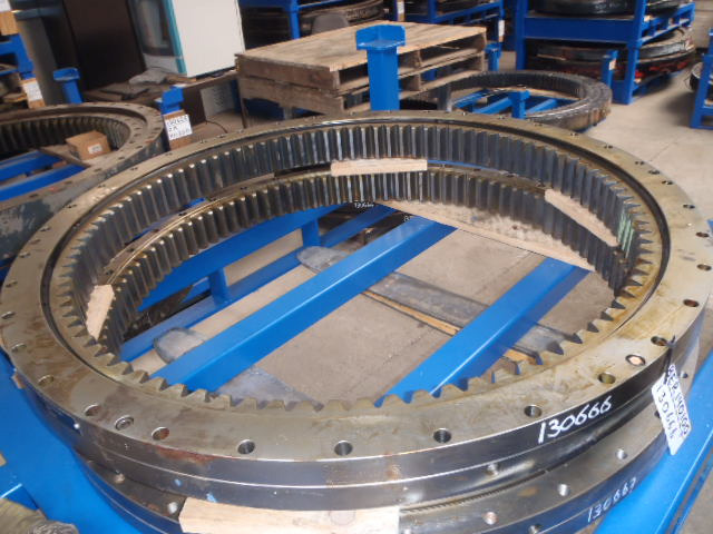 New Holland BER140100 - 4302070 - Couronne d'orientation pour Engins de chantier: photos 1 New Holland BER140100 - 4302070 - Couronne d'orientation pour Engins de chantier: photos 1