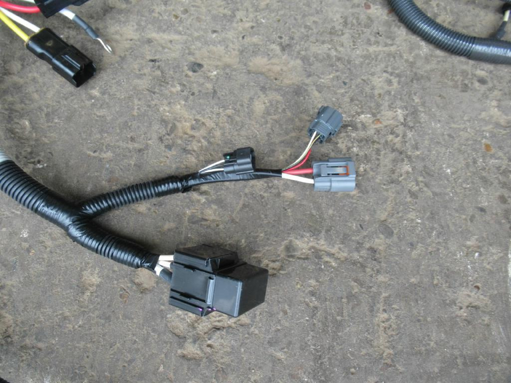 New Holland LF13E01056P2 - LF13E01056P1 - Câble/ Fil pour Engins de chantier: photos 2 New Holland LF13E01056P2 - LF13E01056P1 - Câble/ Fil pour Engins de chantier: photos 2