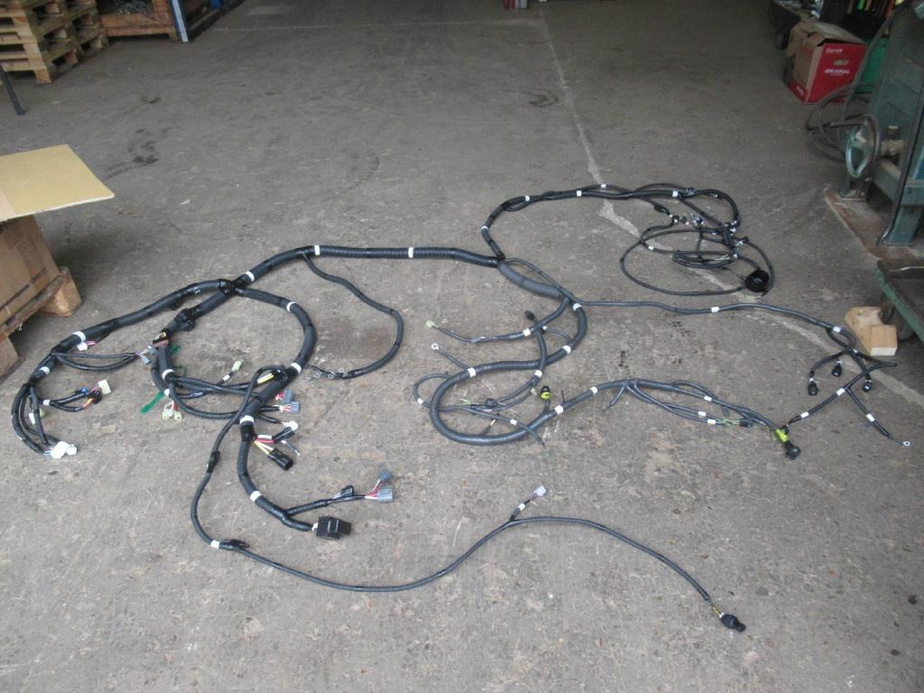 New Holland LF13E01056P2 - Câble/ Fil pour Engins de chantier: photos 1 New Holland LF13E01056P2 - Câble/ Fil pour Engins de chantier: photos 1