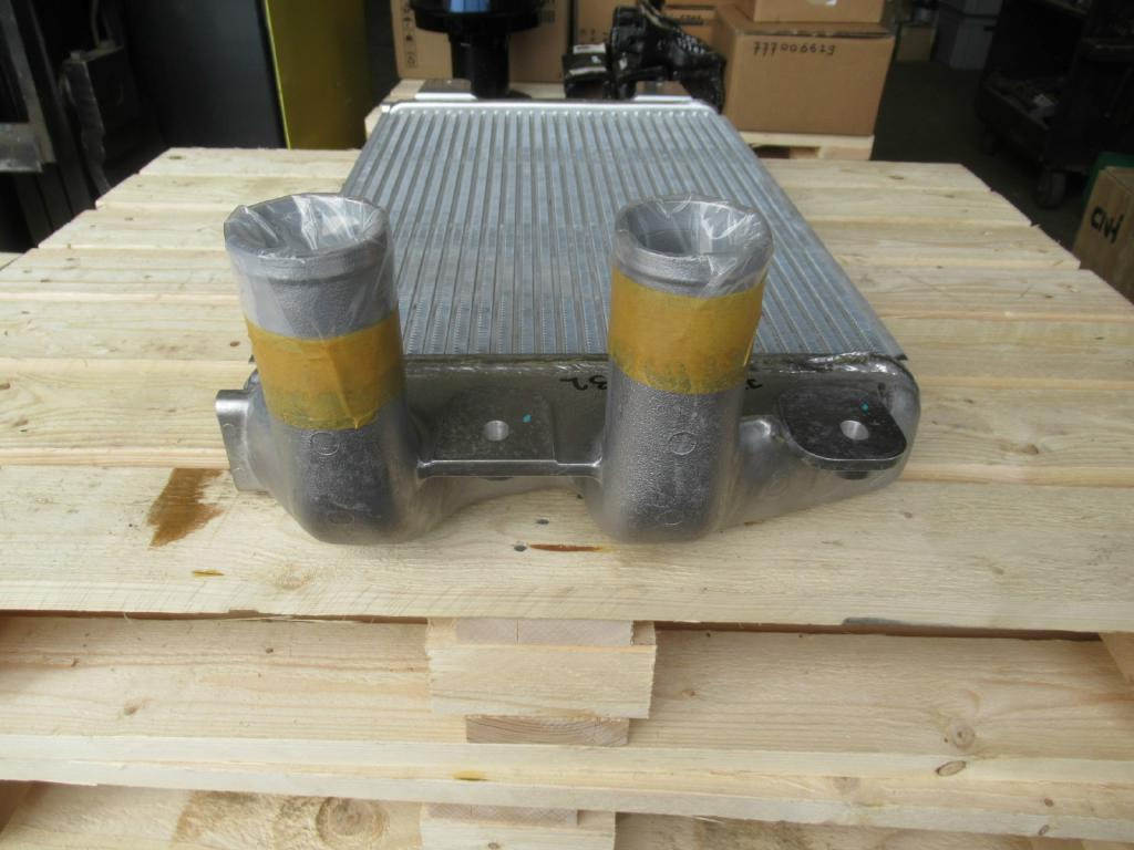 New Holland YM05P00009S003 - 72211202 - Intercooler pour Machine agricole: photos 2 New Holland YM05P00009S003 - 72211202 - Intercooler pour Machine agricole: photos 2