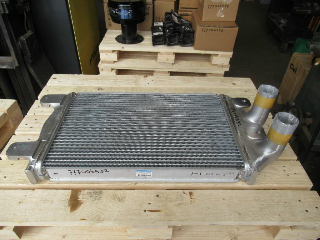 New Holland YM05P00009S003 - 72211202 - Intercooler pour Machine agricole: photos 1 New Holland YM05P00009S003 - 72211202 - Intercooler pour Machine agricole: photos 1