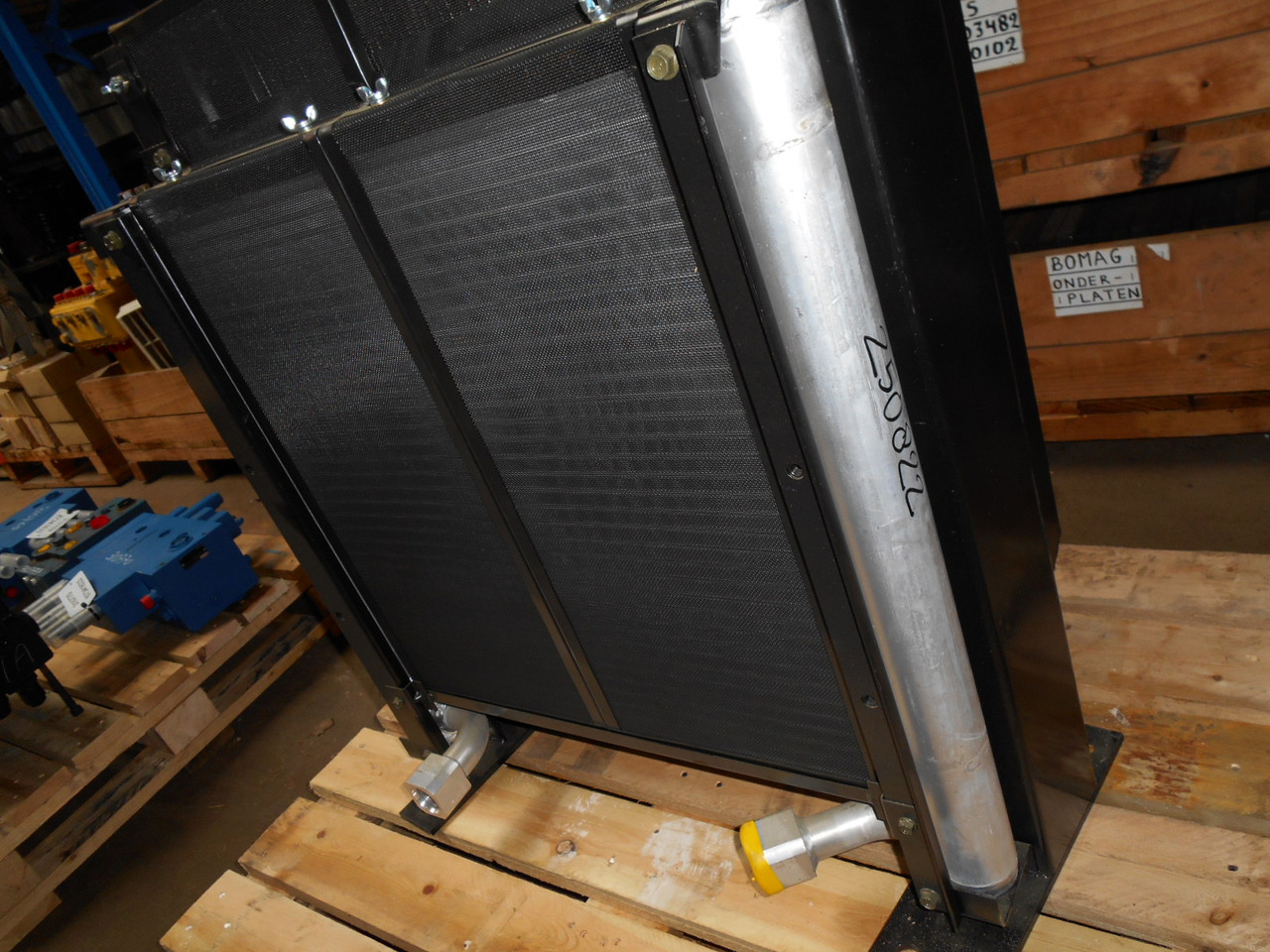 New Holland YY05P00004S010 - Radiateur d'huile pour Engins de chantier: photos 2 New Holland YY05P00004S010 - Radiateur d'huile pour Engins de chantier: photos 2