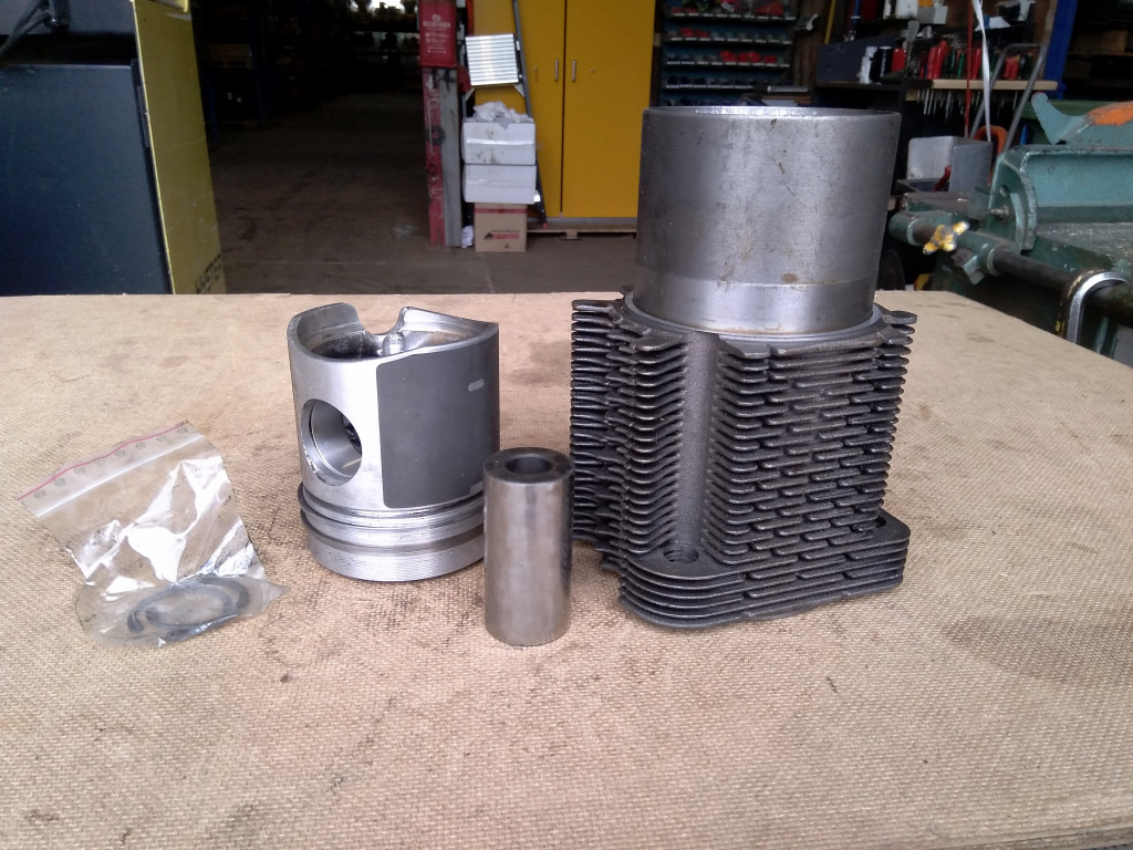 O&K 1484445 - - Pistons/ Anneaux/ Manchons pour Engins de chantier: photos 1 O&K 1484445 - - Pistons/ Anneaux/ Manchons pour Engins de chantier: photos 1