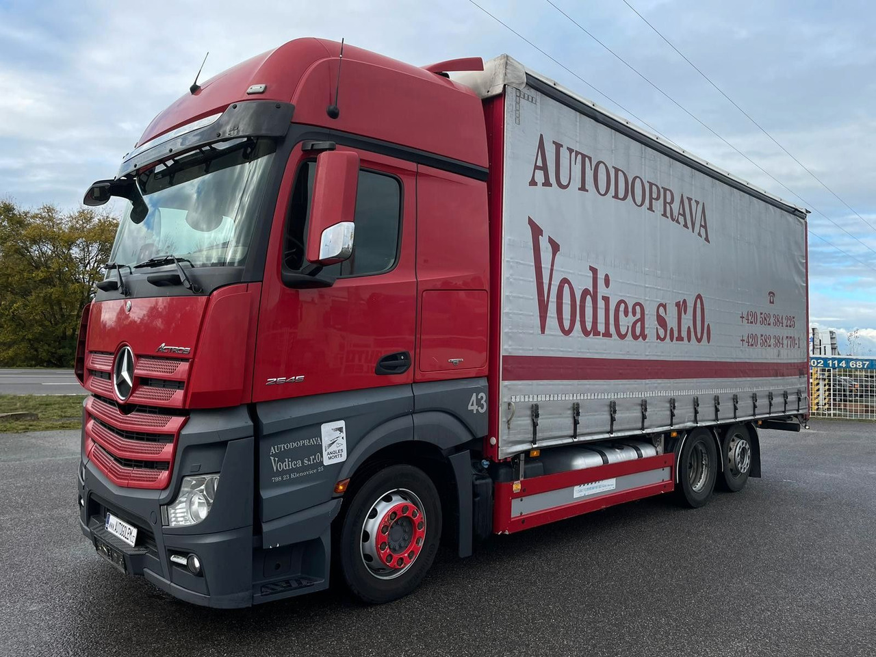 Mercedes-Benz Actros 2545 - Camion à rideaux coulissants: photos 1 Mercedes-Benz Actros 2545 - Camion à rideaux coulissants: photos 1