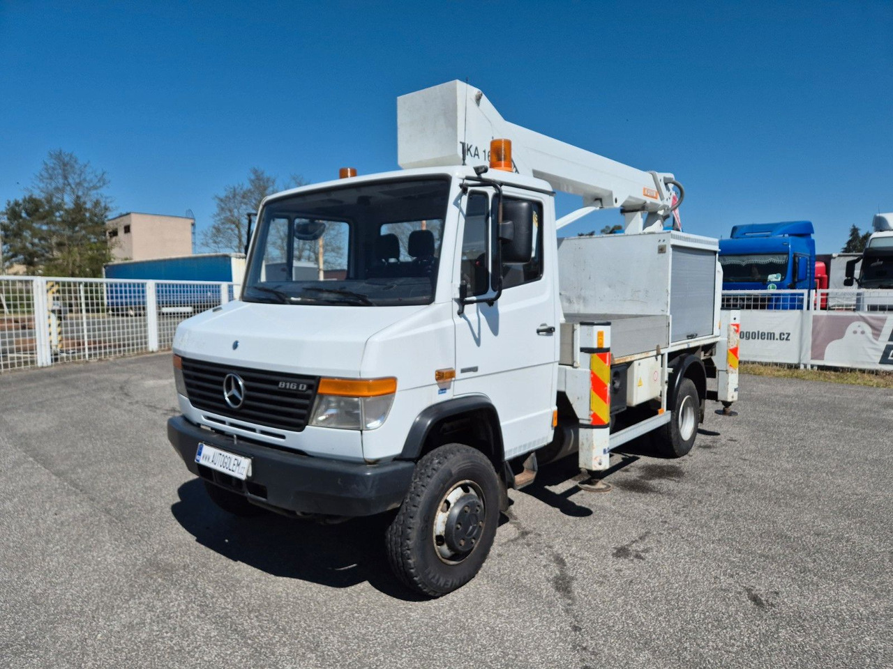 Mercedes-Benz Vario 816 work platform - Camion avec nacelle: photos 1 Mercedes-Benz Vario 816 work platform - Camion avec nacelle: photos 1