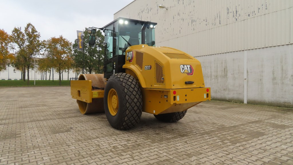 Caterpillar CS17 - Compacteur à pieds de mouton/ Monocylindre: photos 4 Caterpillar CS17 - Compacteur à pieds de mouton/ Monocylindre: photos 4