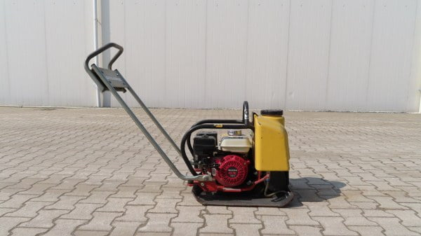 Dynapac LF 70 - Plaque vibrante: photos 1 Dynapac LF 70 - Plaque vibrante: photos 1